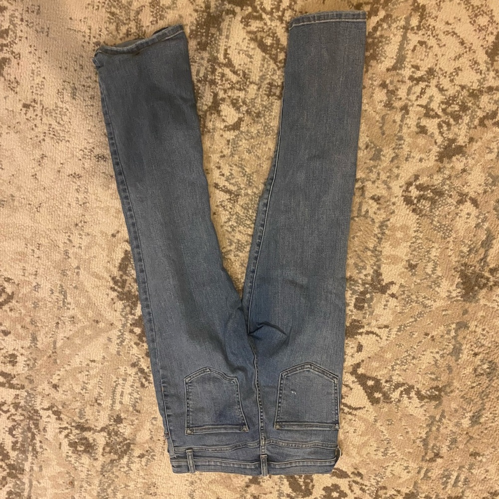 Sneak peak jeans